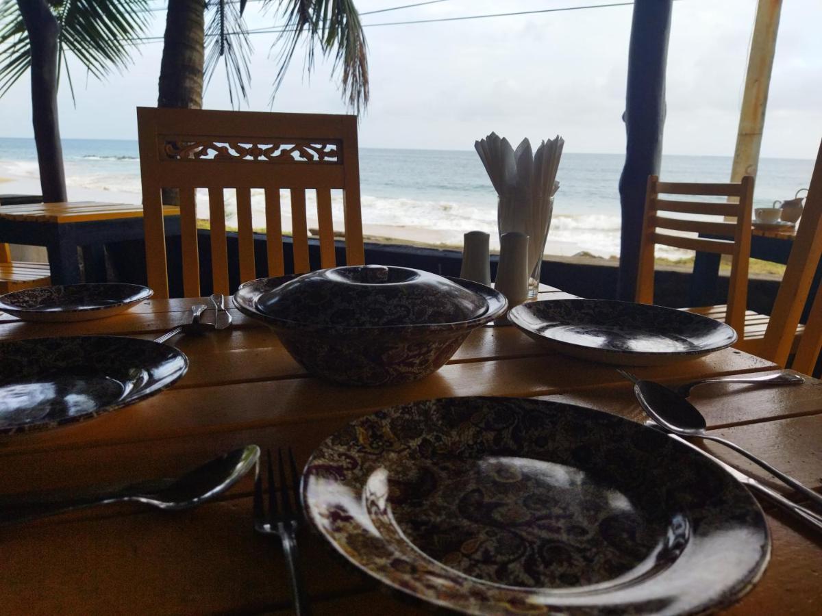 Sunchaser Beach Hotel Tangalle Ngoại thất bức ảnh