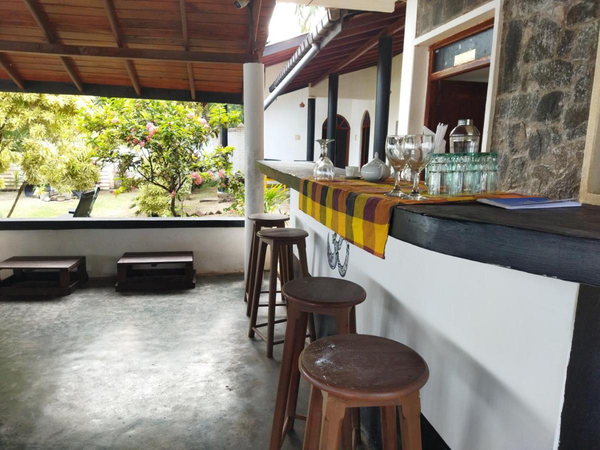 Sunchaser Beach Hotel Tangalle Ngoại thất bức ảnh