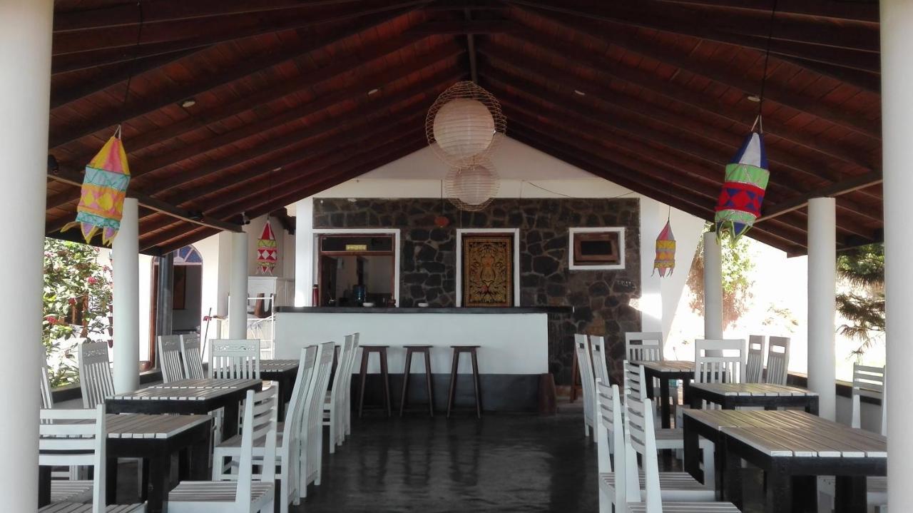 Sunchaser Beach Hotel Tangalle Ngoại thất bức ảnh