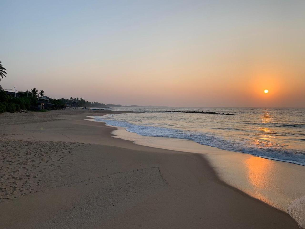 Sunchaser Beach Hotel Tangalle Ngoại thất bức ảnh